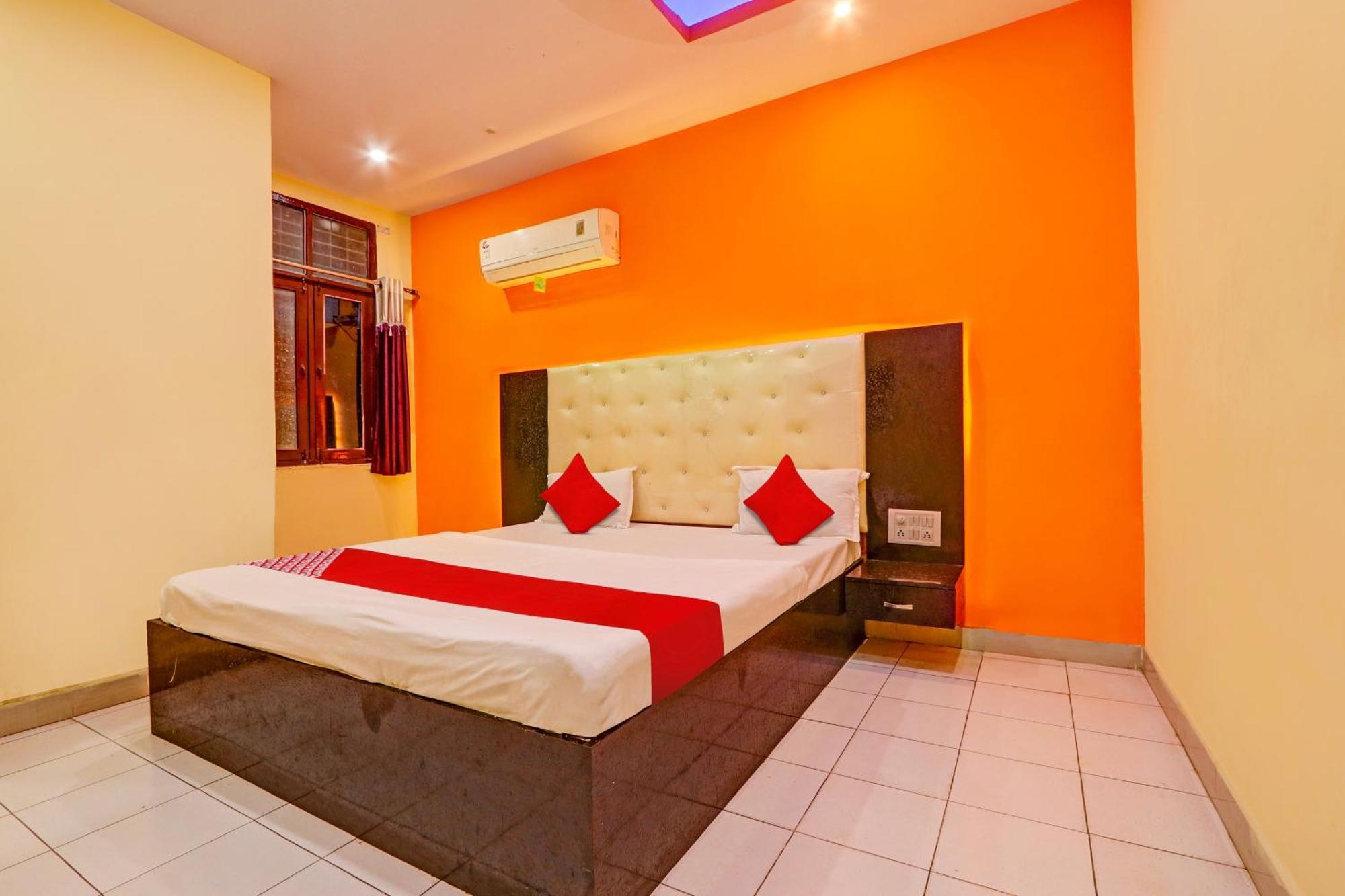 Oyo Flagship Hotel Samruddhi Lodge Nirmal  エクステリア 写真