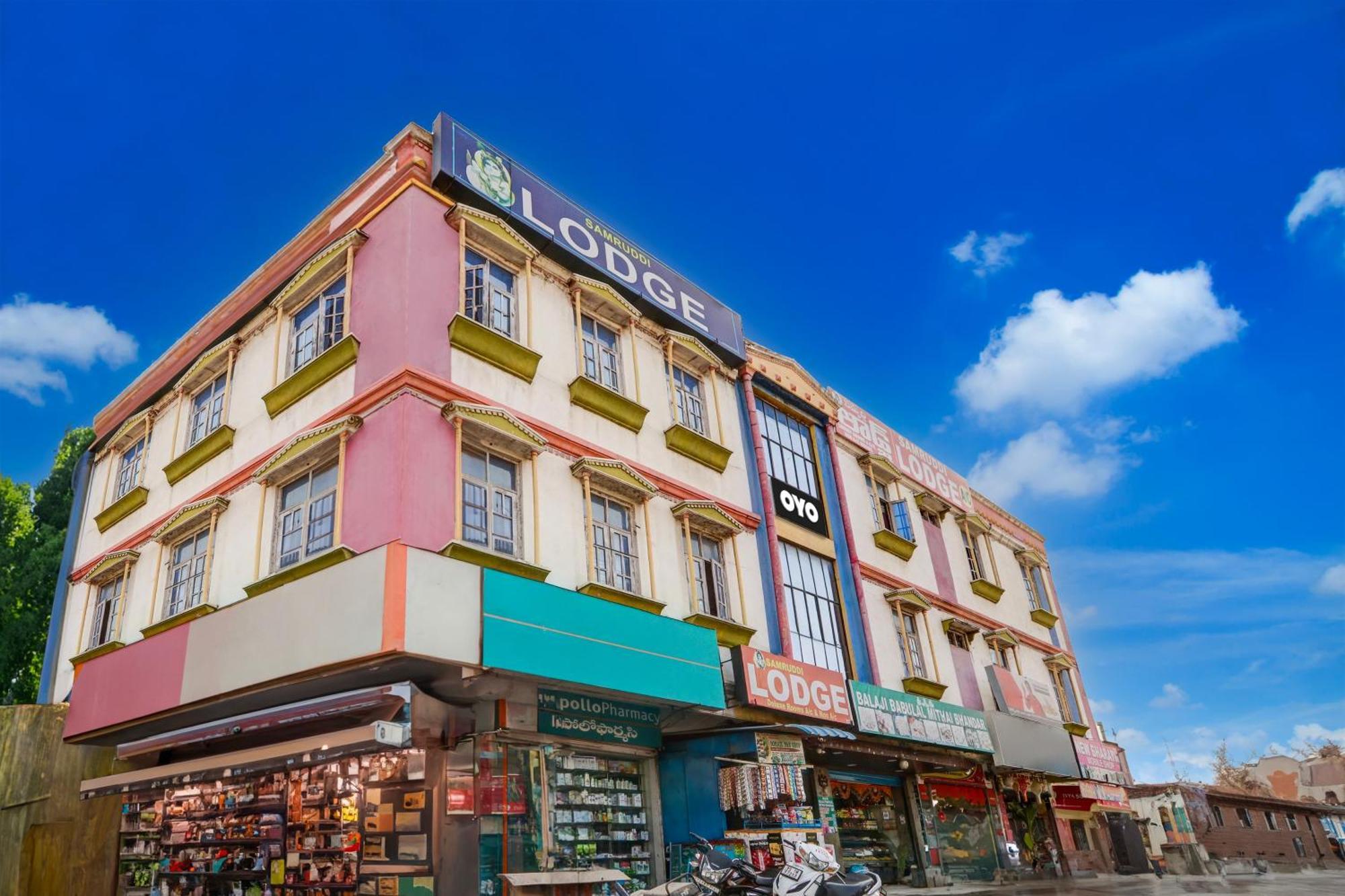 Oyo Flagship Hotel Samruddhi Lodge Nirmal  エクステリア 写真