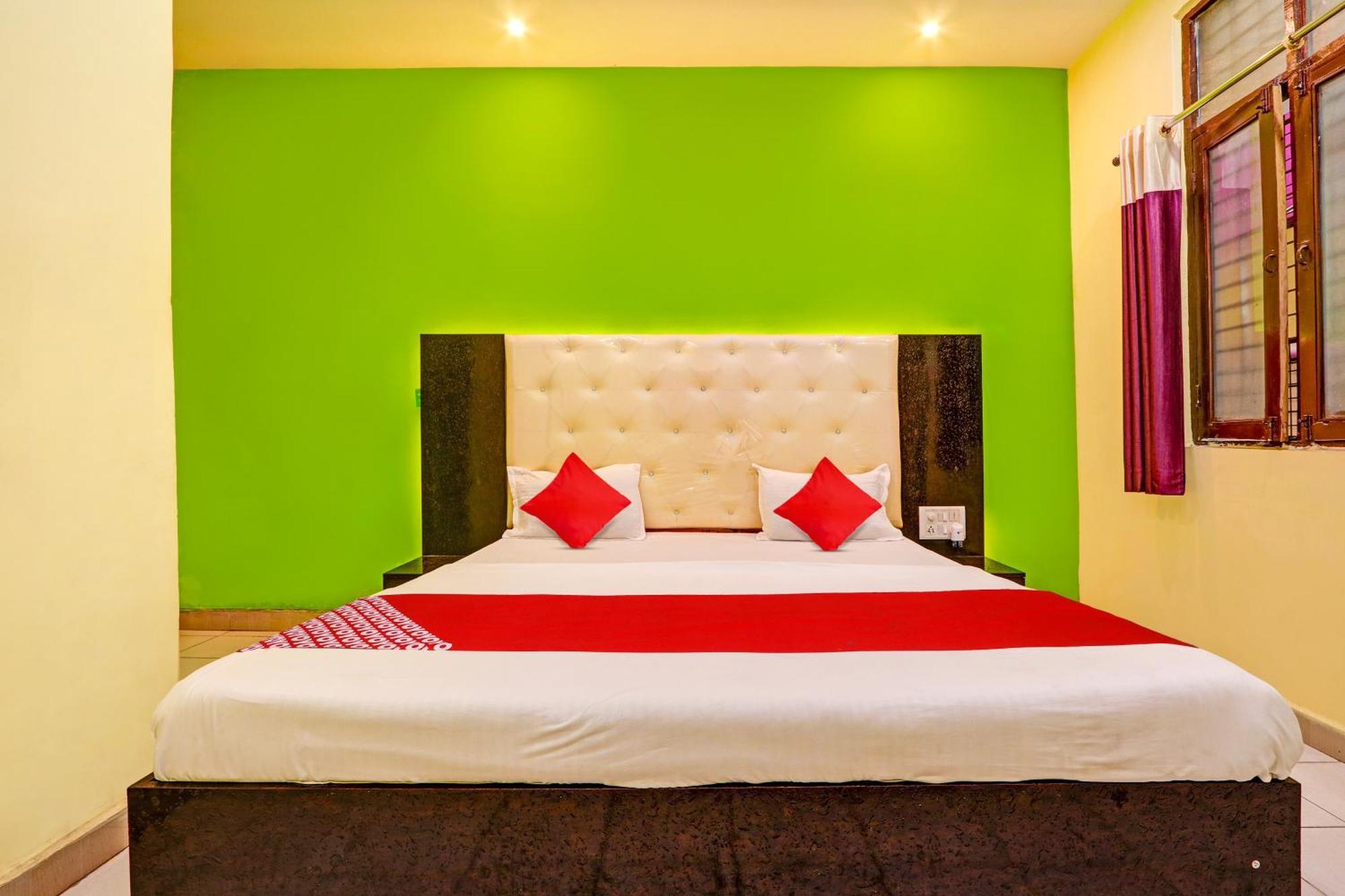 Oyo Flagship Hotel Samruddhi Lodge Nirmal  エクステリア 写真
