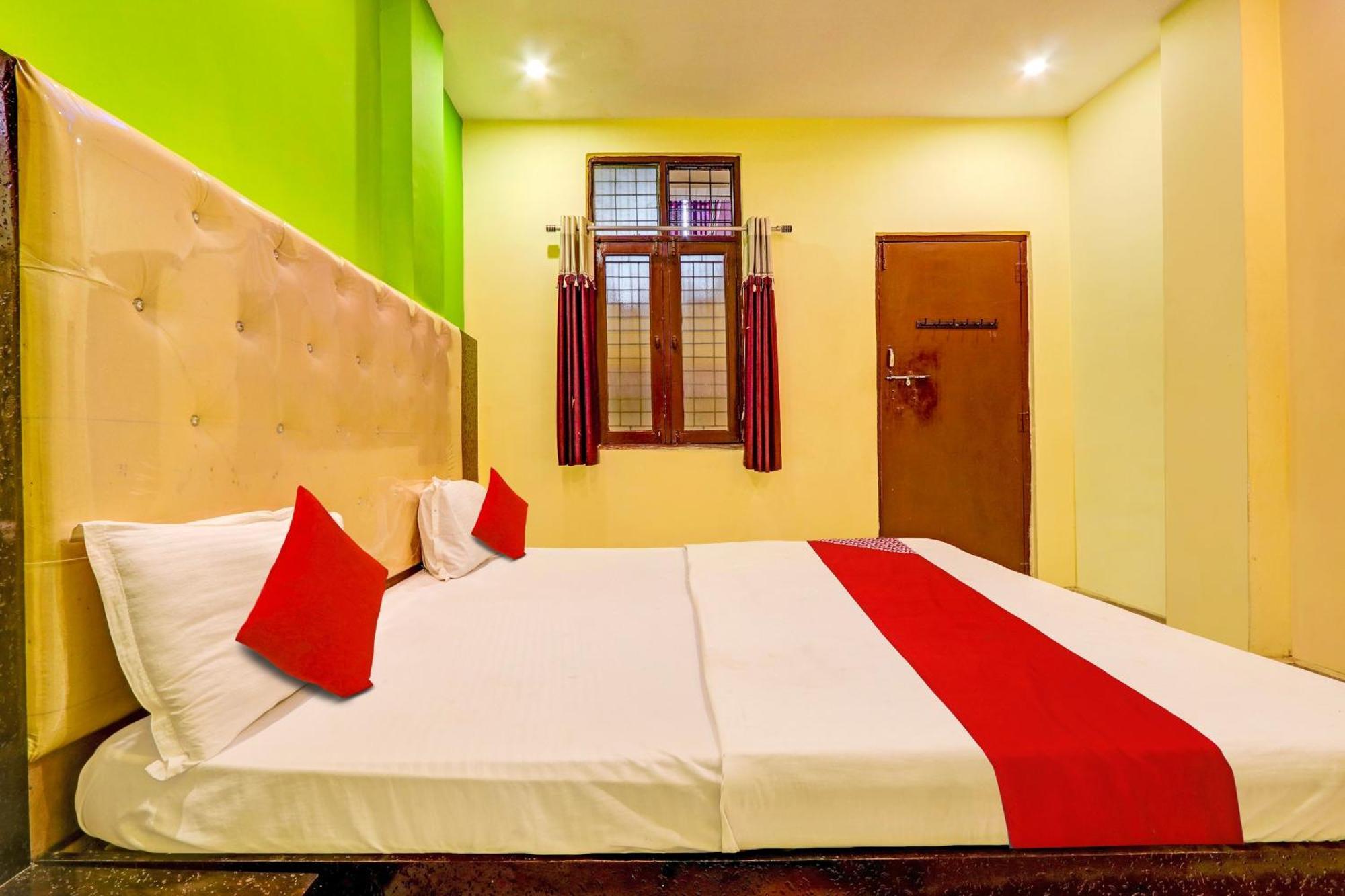 Oyo Flagship Hotel Samruddhi Lodge Nirmal  エクステリア 写真