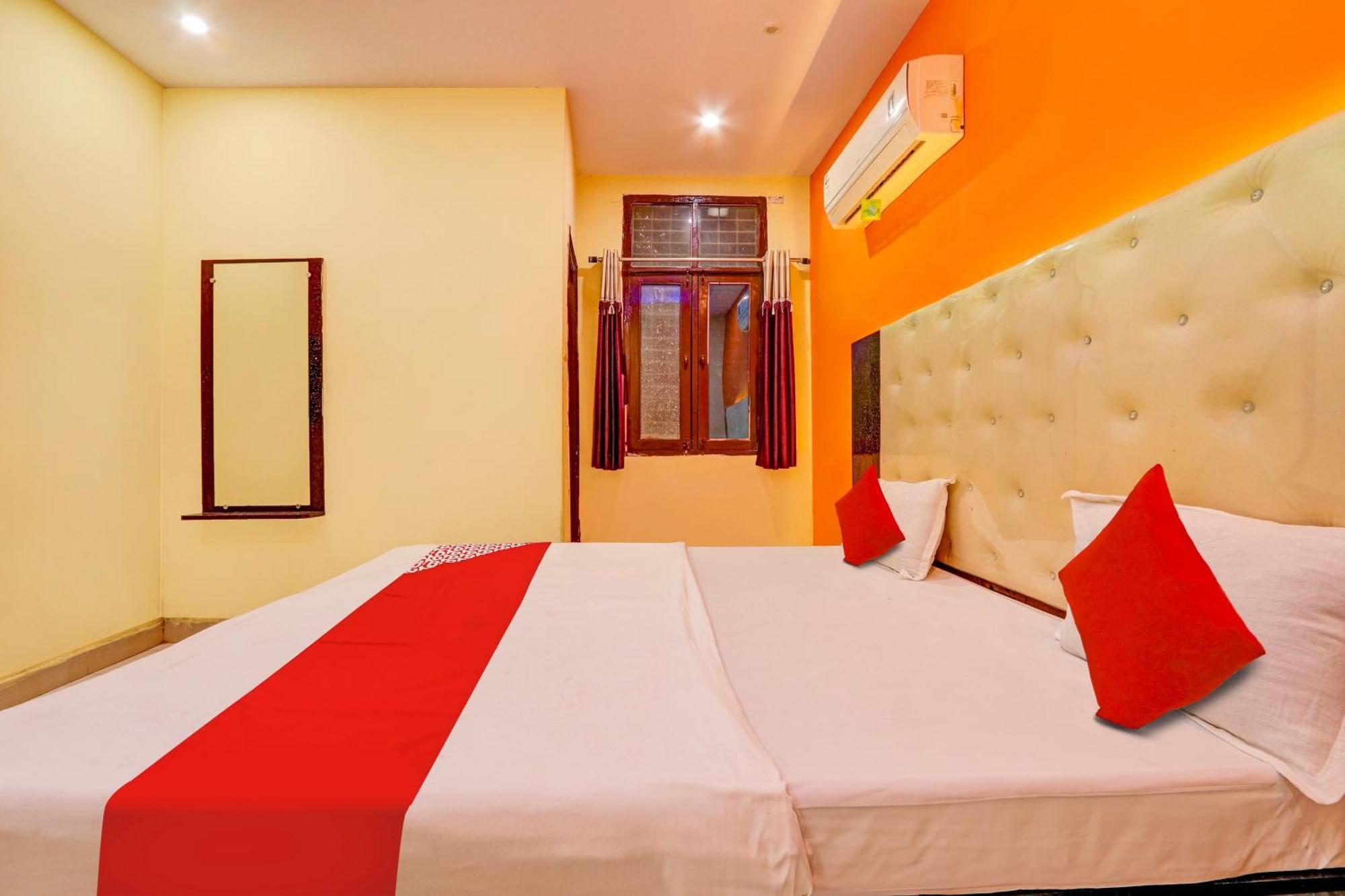 Oyo Flagship Hotel Samruddhi Lodge Nirmal  エクステリア 写真