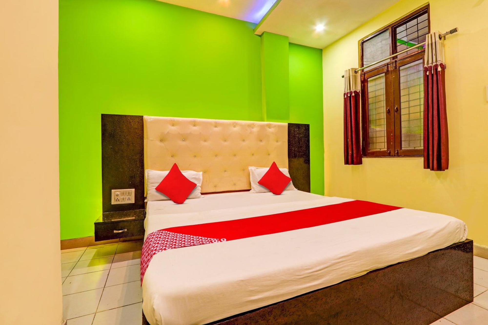 Oyo Flagship Hotel Samruddhi Lodge Nirmal  エクステリア 写真