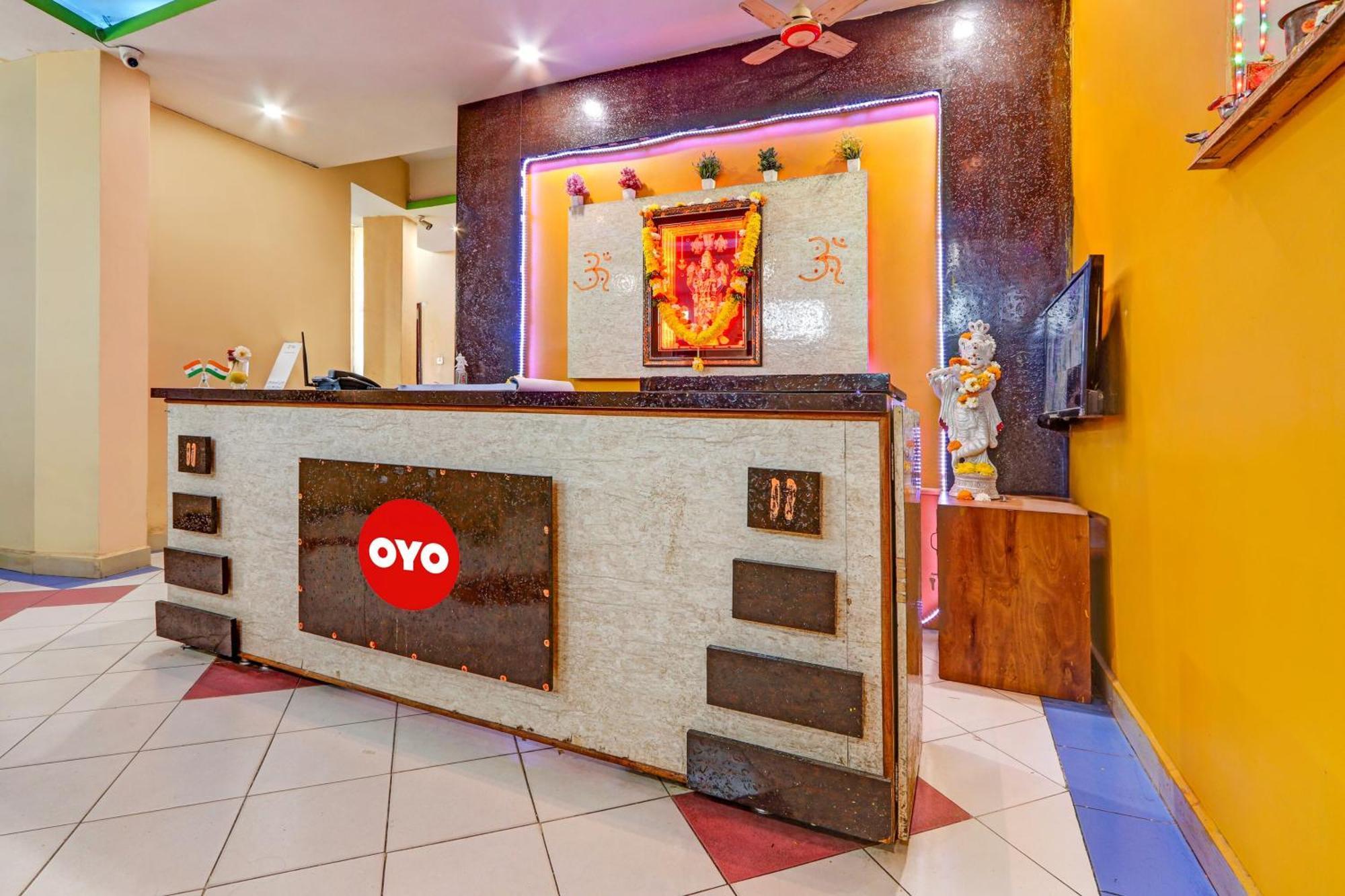 Oyo Flagship Hotel Samruddhi Lodge Nirmal  エクステリア 写真