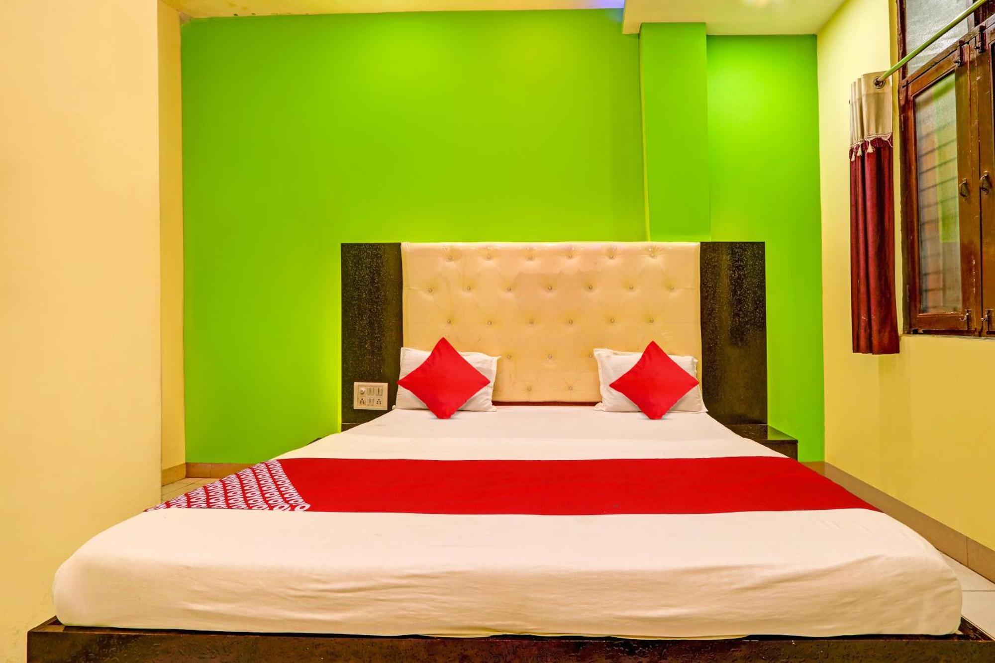 Oyo Flagship Hotel Samruddhi Lodge Nirmal  エクステリア 写真