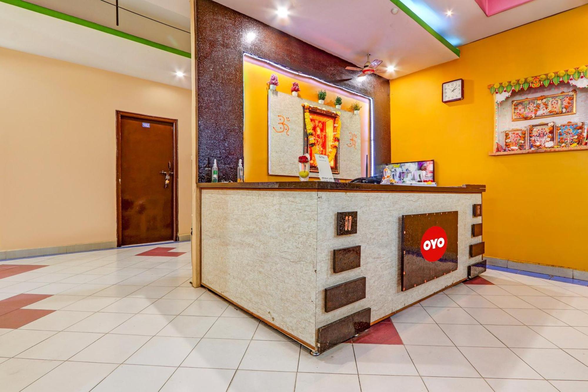 Oyo Flagship Hotel Samruddhi Lodge Nirmal  エクステリア 写真